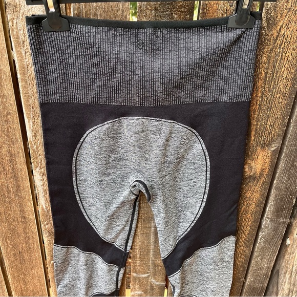 Third love Flex Seamless Compression Leggings In Black & Gray Sz L - Picture 5 of 8